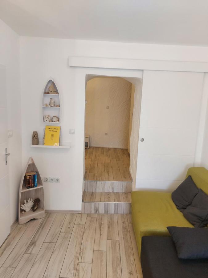 Apartmant Bionda Novi Vinodolski, Cozy And Nice Apartment For 4 People In The City Center Bagian luar foto