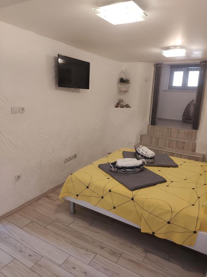 Apartmant Bionda Novi Vinodolski, Cozy And Nice Apartment For 4 People In The City Center Bagian luar foto