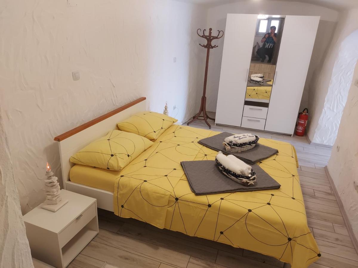 Apartmant Bionda Novi Vinodolski, Cozy And Nice Apartment For 4 People In The City Center Bagian luar foto