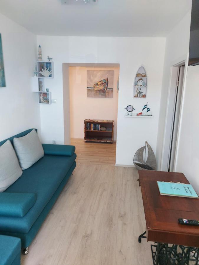 Apartmant Bionda Novi Vinodolski, Cozy And Nice Apartment For 4 People In The City Center Bagian luar foto