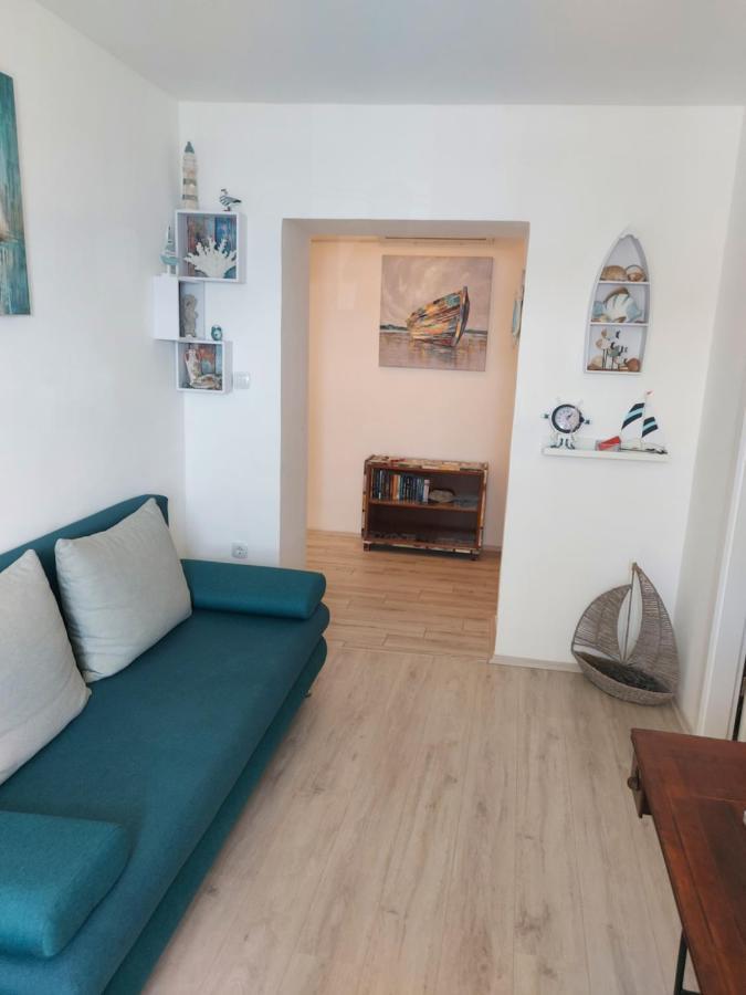 Apartmant Bionda Novi Vinodolski, Cozy And Nice Apartment For 4 People In The City Center Bagian luar foto