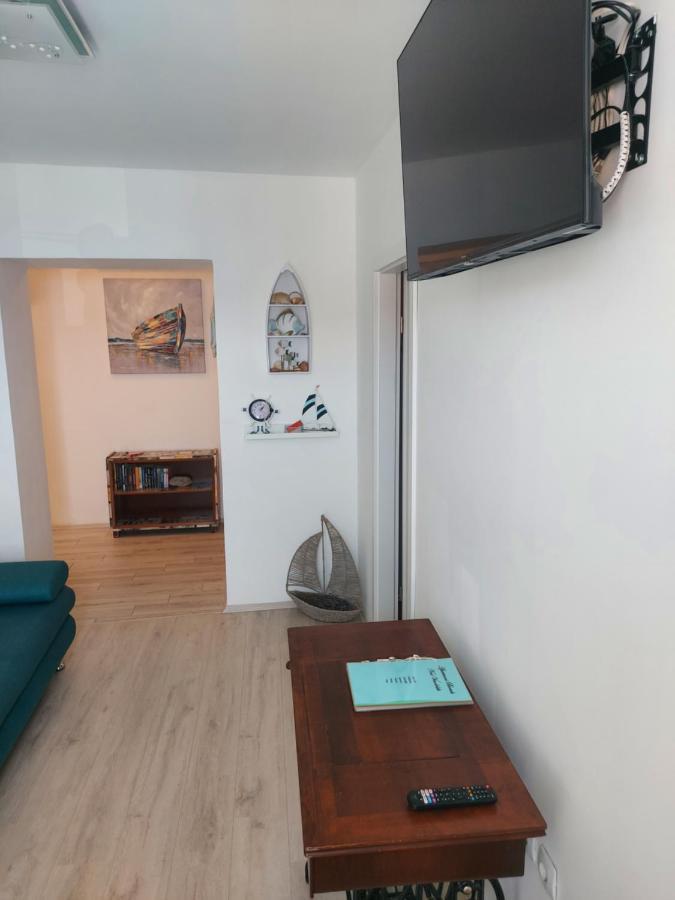 Apartmant Bionda Novi Vinodolski, Cozy And Nice Apartment For 4 People In The City Center Bagian luar foto