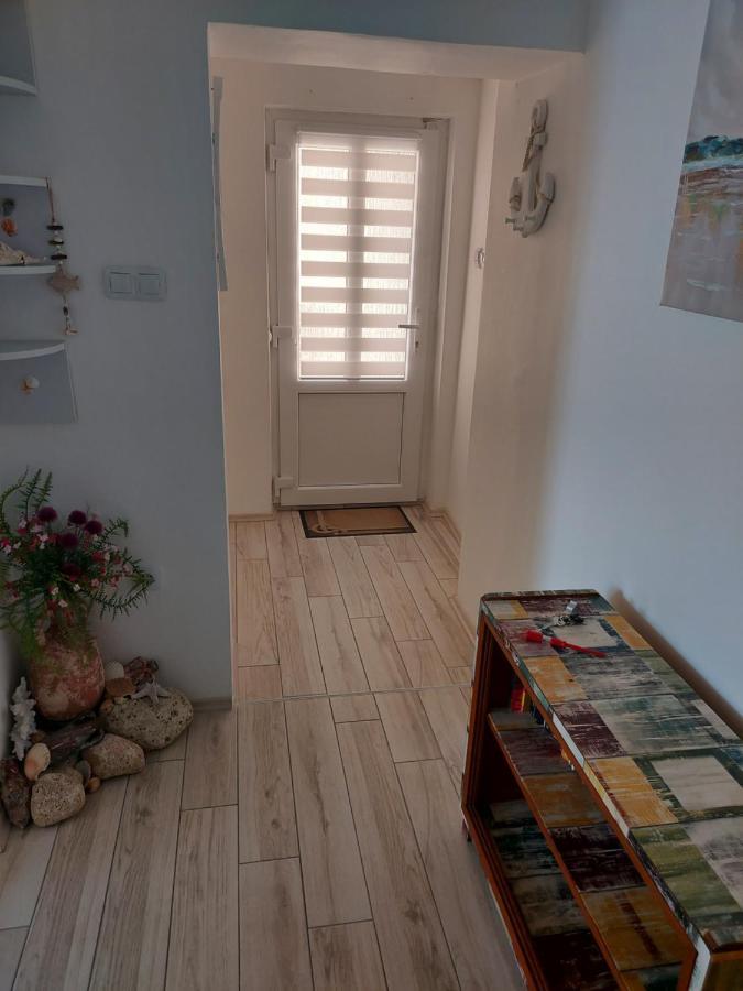 Apartmant Bionda Novi Vinodolski, Cozy And Nice Apartment For 4 People In The City Center Bagian luar foto